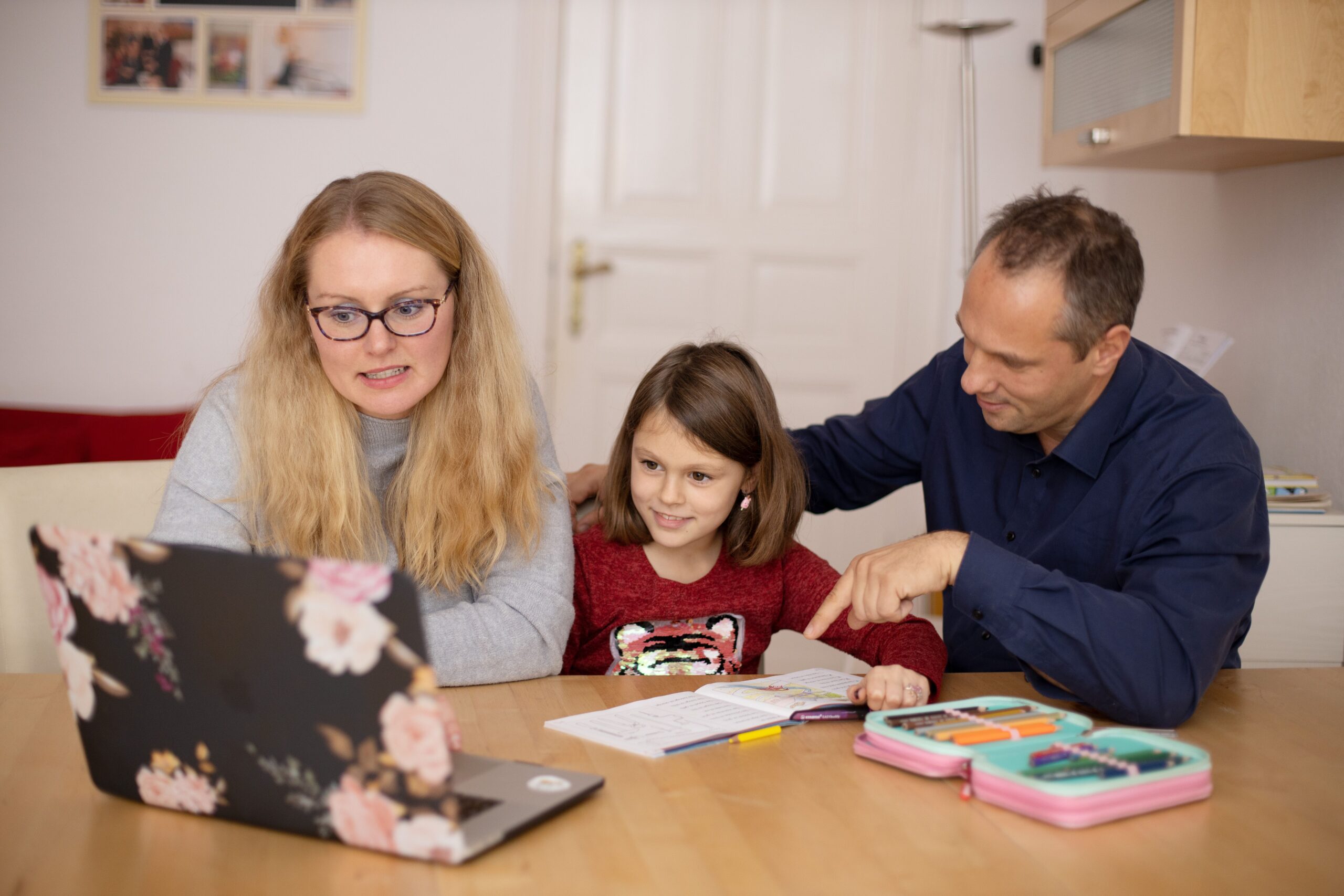 Digital Safety for Kids: Helping Children Navigate the Online World pexels sofatutor 95841679 9240632