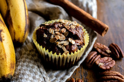 Banana Oatmeal muffins - freezer-friendly meals for new parents postpartum