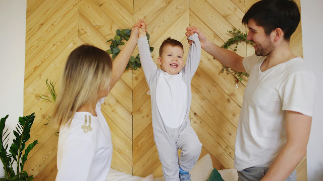 Micro-Emotional Moments: The 7-Second Habit That Builds Your Child’s Confidence