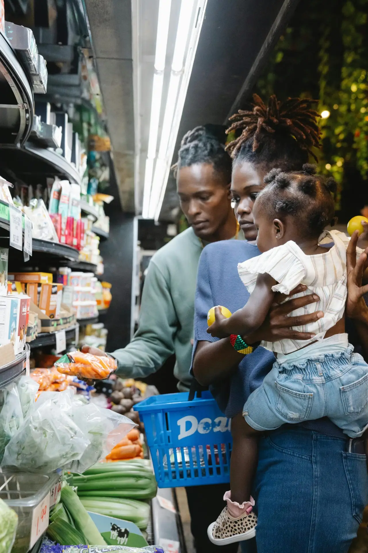parents giving a choice to the child
